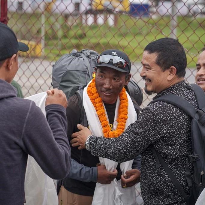 Veteran Sherpa guides to compete next season for Everest ascent record